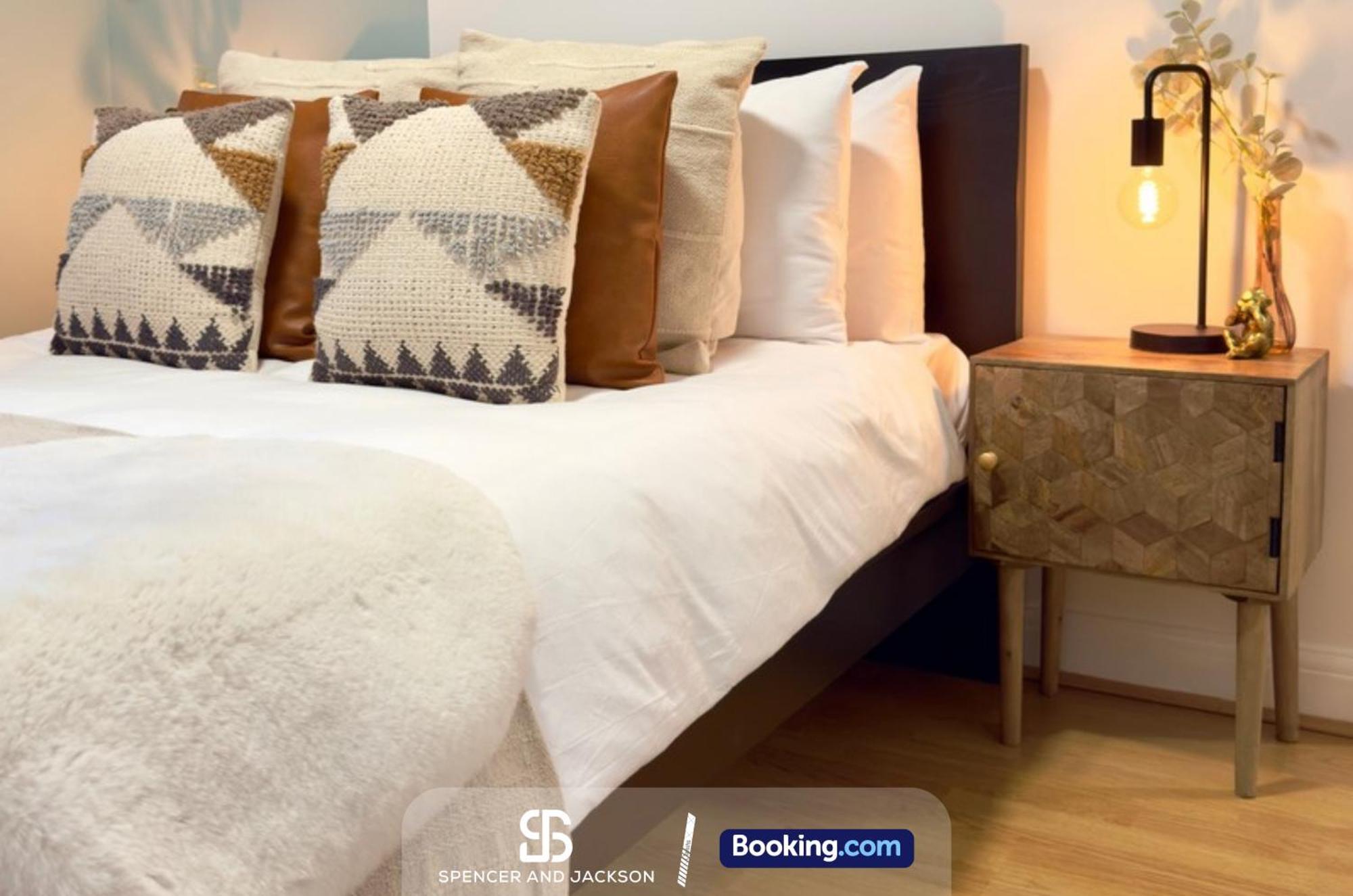 1 Bedroom City Centre Apartment Near The University And Bodleian Library By Spencer And Jackson Short Lets & Serviced Accommodation Oxford Exteriör bild