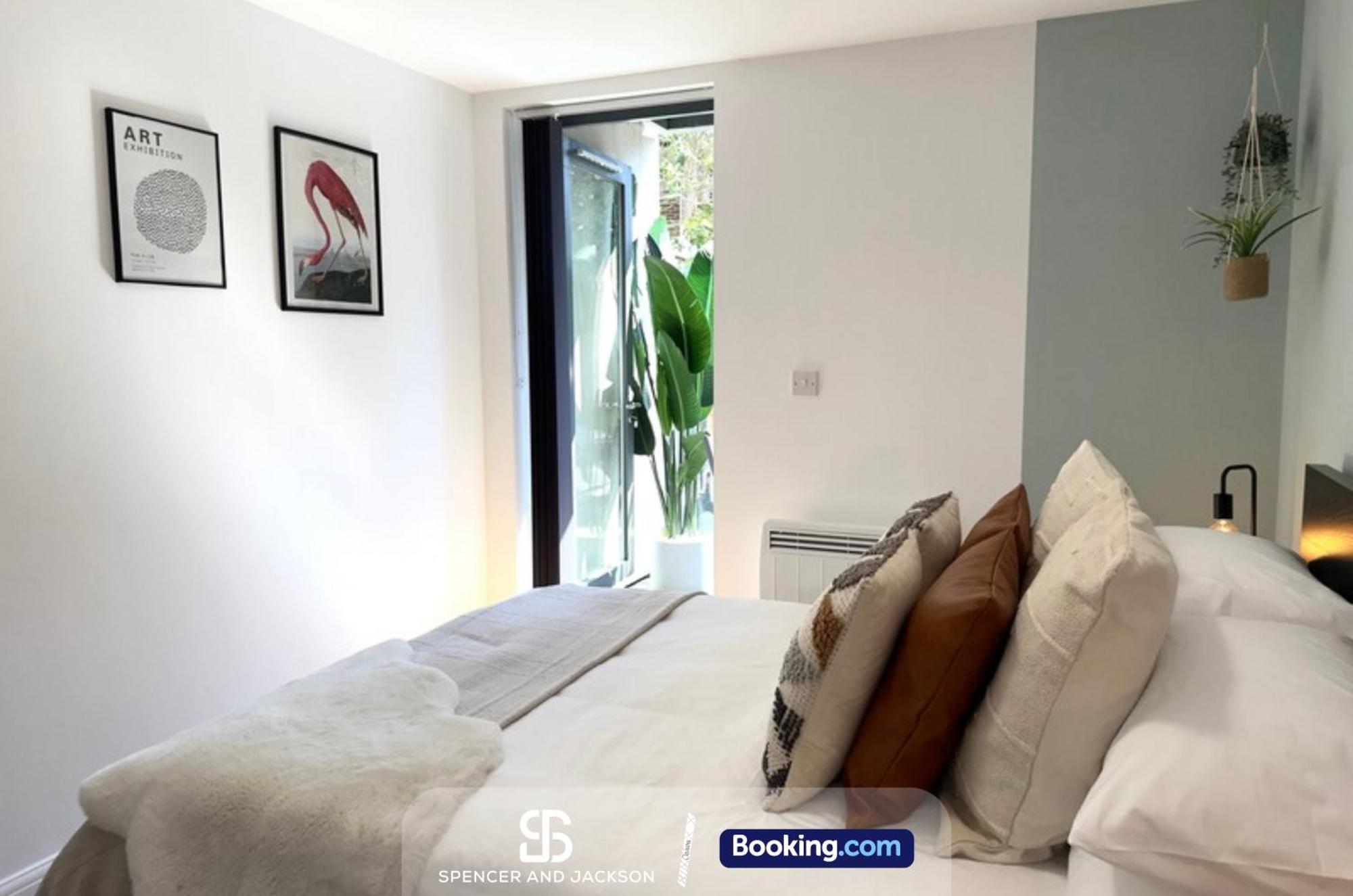 1 Bedroom City Centre Apartment Near The University And Bodleian Library By Spencer And Jackson Short Lets & Serviced Accommodation Oxford Exteriör bild