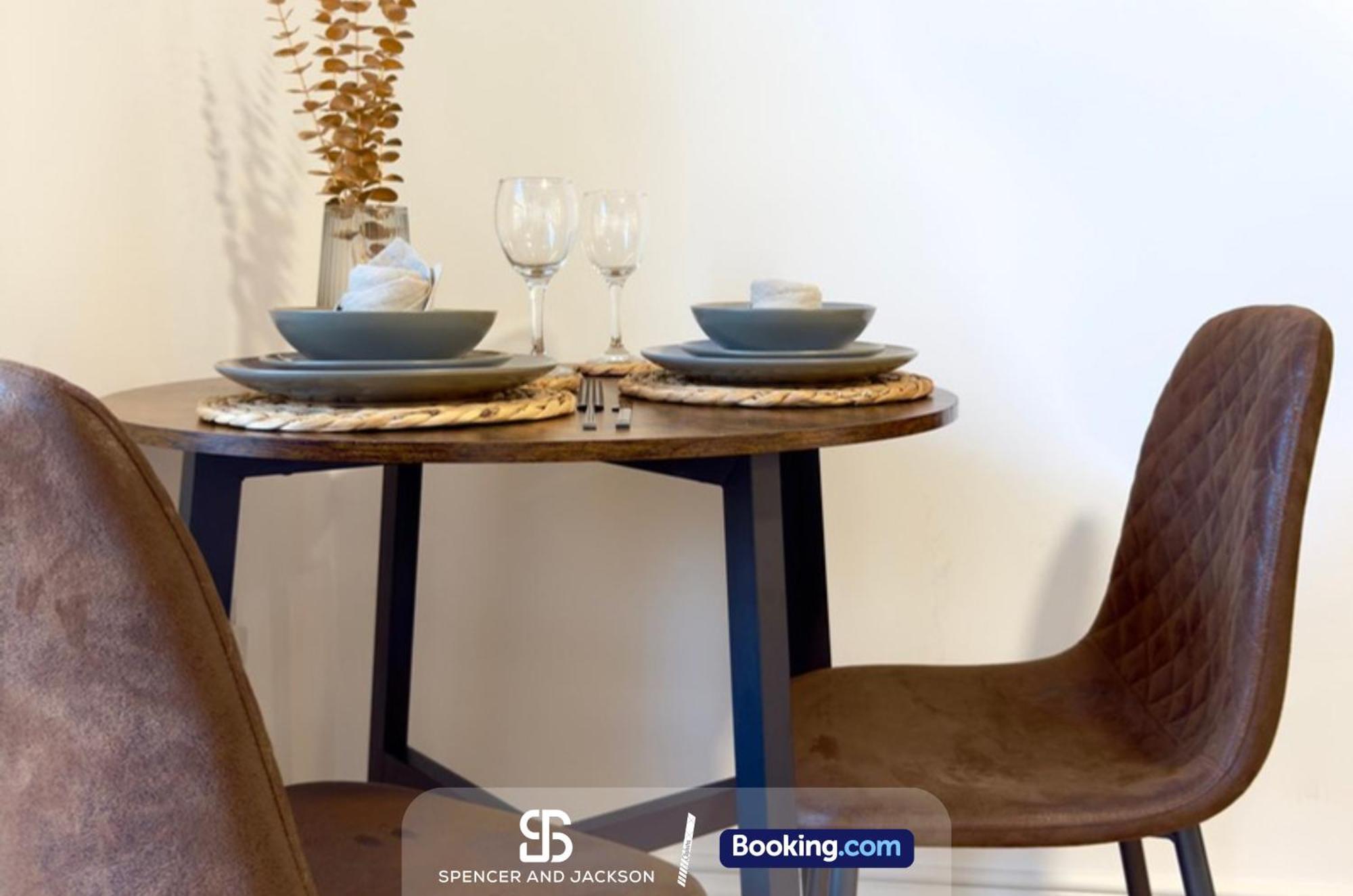 1 Bedroom City Centre Apartment Near The University And Bodleian Library By Spencer And Jackson Short Lets & Serviced Accommodation Oxford Exteriör bild