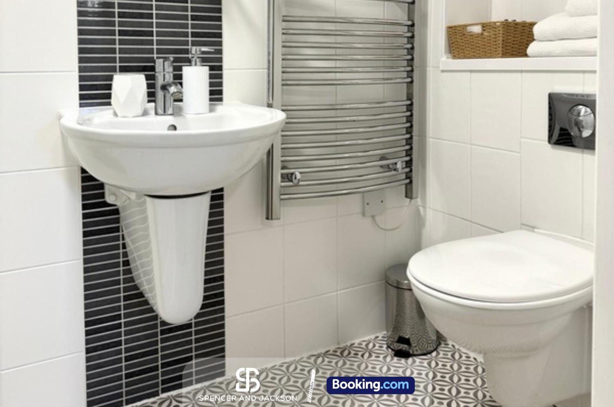 1 Bedroom City Centre Apartment Near The University And Bodleian Library By Spencer And Jackson Short Lets & Serviced Accommodation Oxford Exteriör bild